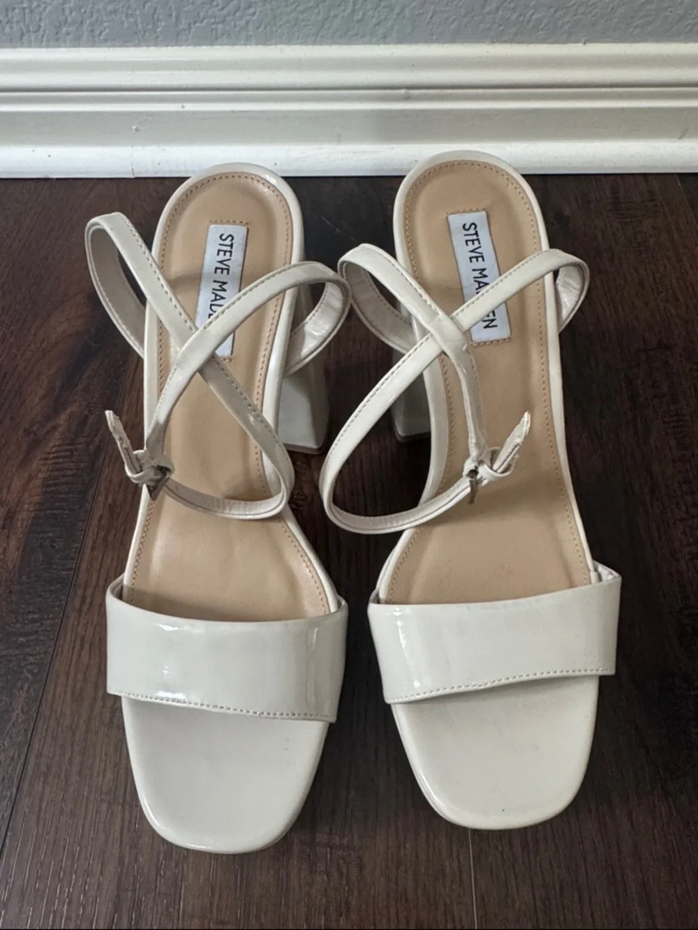 STEVE MADDEN LESSA BONE PATENT PLATFORM SANDALS OFF WHITE ANKLE STRAPS 9.5 NEW